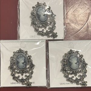 Vintage-Inspired Silver Cameo Brooch Pendant - Classic Silver 3pk